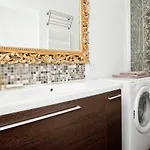 Romantic Close To Le Marais