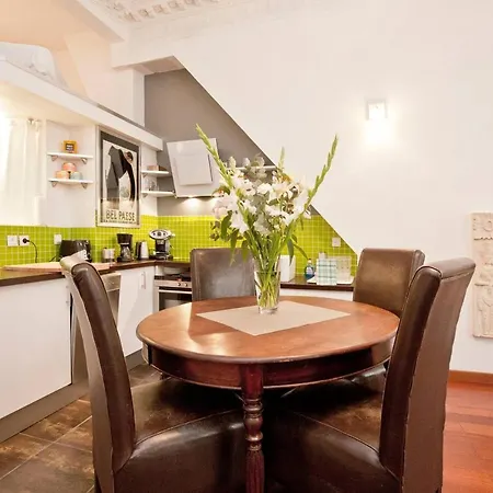 Romantic Close To Le Marais