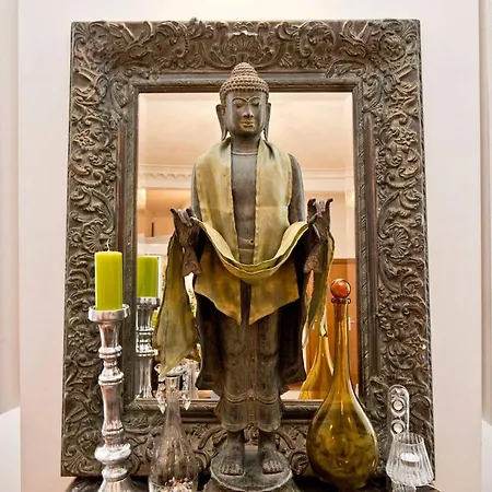 Romantic Close To Le Marais