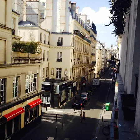 Romantic Close To Le Marais