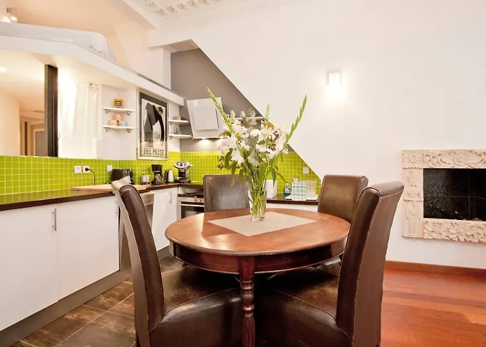 Romantic Close To Le Marais