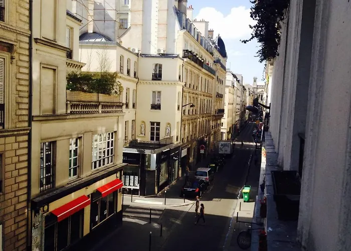Romantic Close To Le Marais